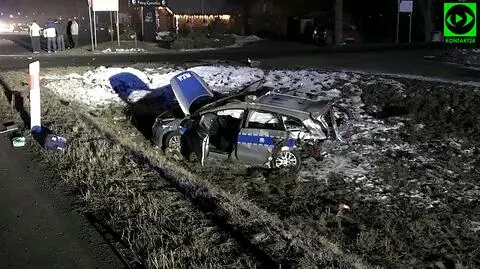 Zderzenie radiowozu i forda. Dwóch policjantów poszkodowanych