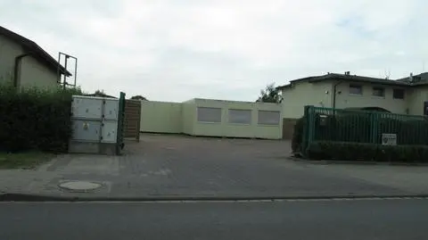 Agencja towarzyska 
kusi kibiców... barakami