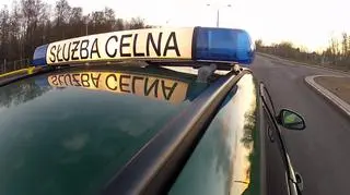 Służba celna wykryła skład nielegalnego alkoholu i tytoniu w Inowrocławiu