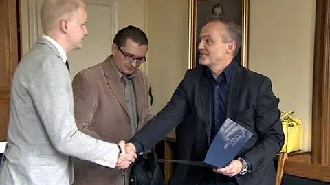 Ratowali ofiary wypadku, nagrodził ich prezydent Gdyni