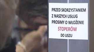 Właściciel salonu fryzjerskiego rozdawał swoim klientom zatyczki do uszu, by nie słuchali muzyki 