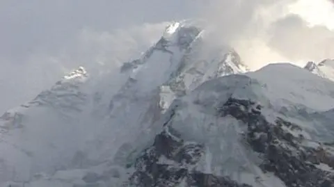 Mount Everest taniej po sezonie