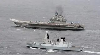 Brytyjska flota opublikowała zdjęcia z "przechwycenia" lotniskowca Admirał Kuzniecow przez niszczyciel HMS Dragon