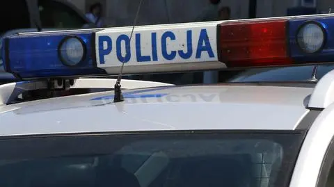 Był pijany, wjechał w mur i kłamał, że prowadziła jego dziewczyna