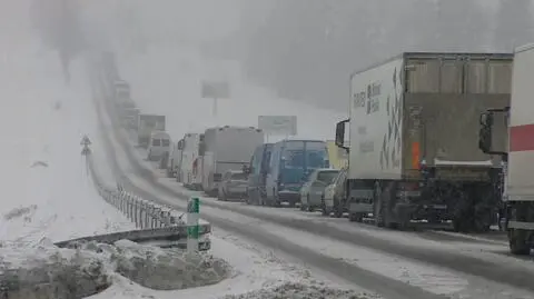 Trudne warunki na Zakopiance. Olbrzymi korek