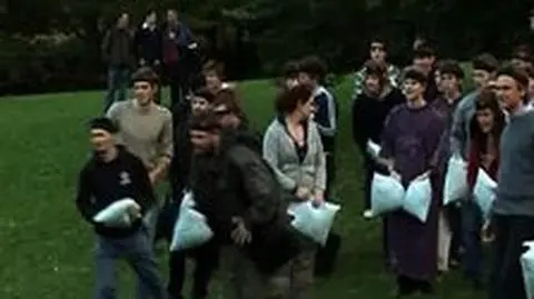 Pokojowa bitwa na poduszki