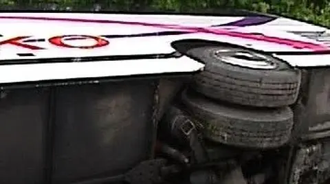 Autobus z dziećmi wpadł do rowu