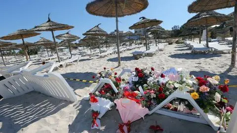  W Tunezji uzbrojony mężczyzna zabił na plaży w pobliżu hotelu w mieście Susa 39 osób 