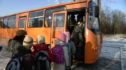Gimbus wylądował w rowie