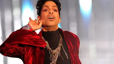 Prince zwiesza swoje europejskie tournée. Na filmie: muzycy U2 oddający hołd ofiarom ataków 