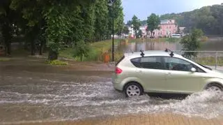 Deszczówka zalała ulice Trzebnicy