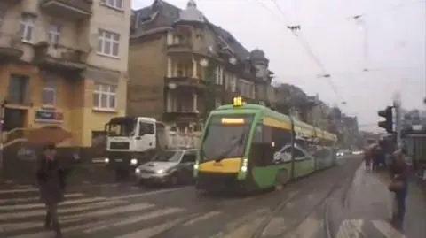 Gdy pieszy się spieszy. 
"Motorniczowie ratują życie"