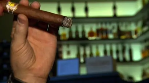 Politycy niechętnie przyznają się do palenia cygar