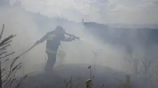 Strażacy gaszą pożar w Sudetach