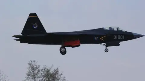 Jedyny prototyp J-31 pod wieloma względami jest podobny do amerykańskiego F-35