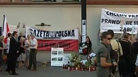 "Uwolnić czarne skrzynki!". Z Wawelu pod Krzyż Katyński