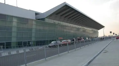 Pasażerowie musieli tymczasowo opuścić terminal 