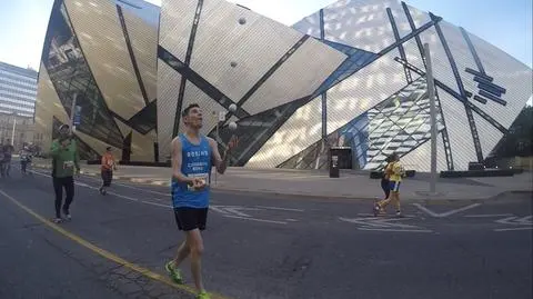 Joggling. Michal Kapral żonglował pięcioma kulami w maratonie