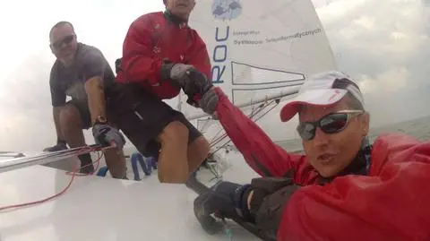 Uwaga, sternik za burtą!