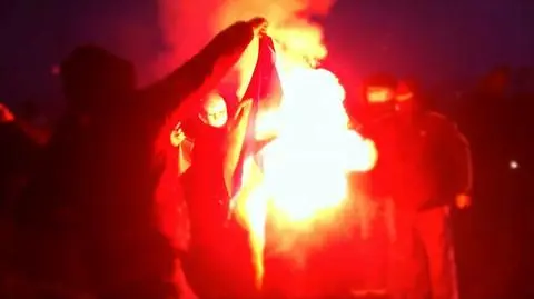 Flaga płonęła podczas marszu. Ukraina żąda wyjaśnień