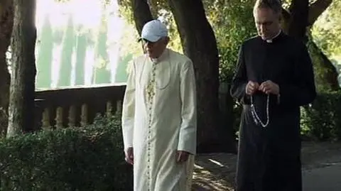 Papież w bejsbolówce pojechał na wakacje