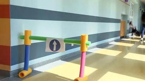 Liceum ma sposób na kumulację roczników. Wprowadzono znaki drogowe