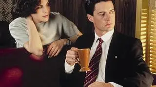 Sherilyn Fenn i Kyle MacLachlan w serialu "Twin Peaks"