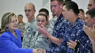 Hillary Clinton w  Andersen Air Force Base, pażdziernik 2010