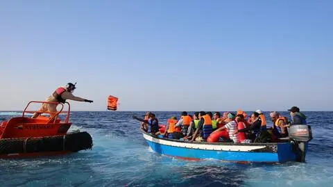 Świat. Włoska straż przybrzeżna odkryła 16 ciał migrantów