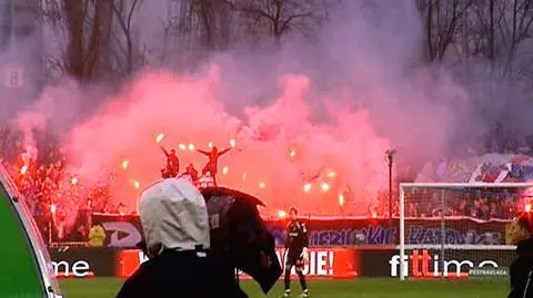 Pseudokibice Ruchu Chorzów na stadionie w Chorzowie