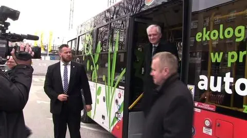 Jarosław Gowin odkrywa autobus