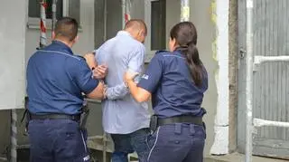 Policjanci przesłuchali mężczyznę 