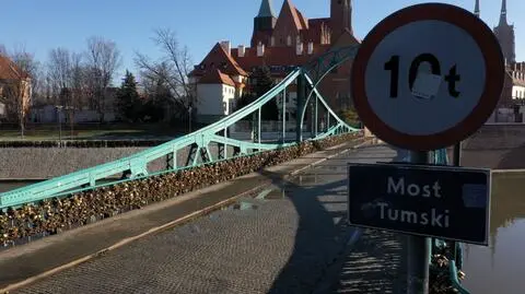 Wrocław. Miasto wzywa zakochanych do zabierania kłódek z Mostu Tumskiego