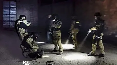 CBŚP i KAS rozbili mafię paliwową. Zatrzymano czternaście osób.