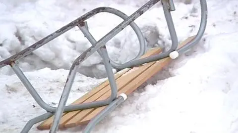 Sanki za samochodem: tragiczny koniec zabawy rodzeństwa