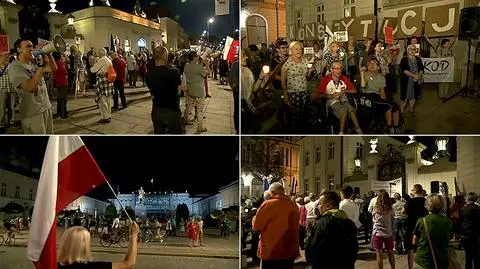 "Od początku nie był prezydentem wszystkich Polaków". Protest przed Pałacem Prezydenckim w Warszawie