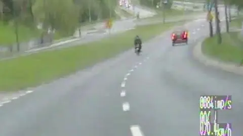 Motocyklista pędził przez miasto niemal dwa razy za szybko