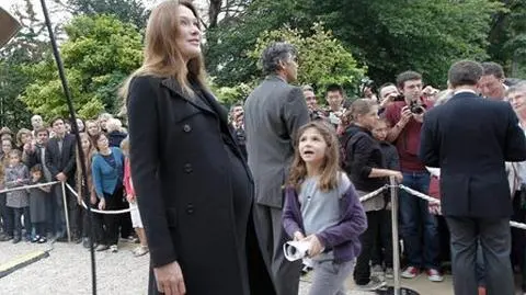 Bruni ma dość. "Nie można pić i palić"