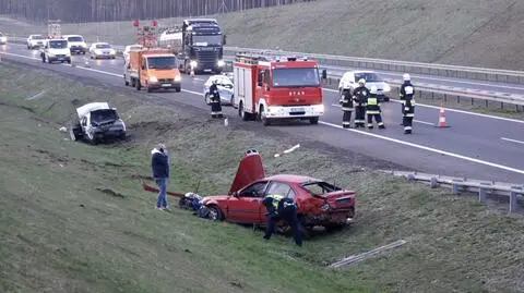 Na drodze S3 dachowały dwa auta