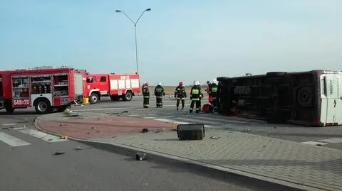 Bus zderzył się z samochodem osobowym w Pelplinie