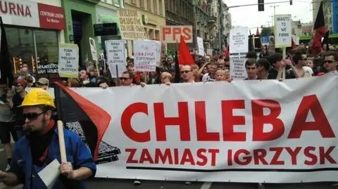 "Chleba zamiast igrzysk". Demonstracja przed meczem