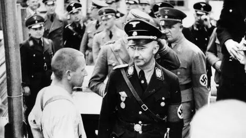 Na zdjęicu: Himmler w czasie wizyty w Dachau