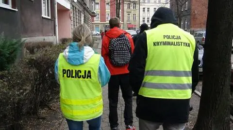Mężczyzna w czerwonym kapturze napadał na kobiety w Zabrzu