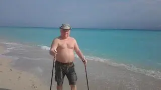 Wałęsa trenuje nordic walking