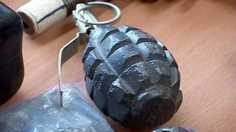 11–latek spacerował z granatem w ręku