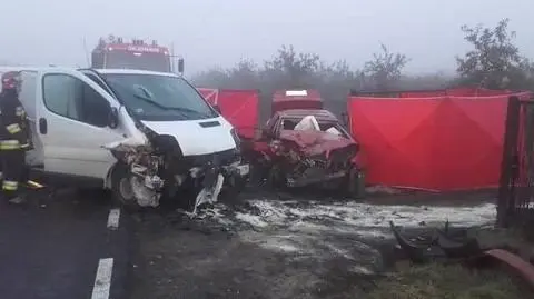 Zderzenie busa z audi. Nie żyją dwie osoby