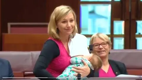 Larissa Waters - australijska senator karmiła piersią w parlamencie