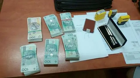 Mężczyzna zostawił na ulicy 70 tysięcy złotych. Znaleźli je policjanci