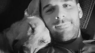 Kapral Nathan Cirillo ze swoim psem