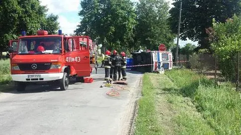Zderzenie karetki z osobówką. 
Dwoje ratowników nie żyje